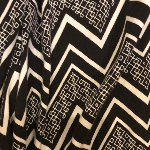 LuLaRoe Shirley NWOT - Picture 2 of 4